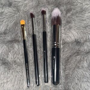 Makeup Brushes 4 total - 1 face & 3 eye/1 flat concealer Merle Norman & AKBEAKY